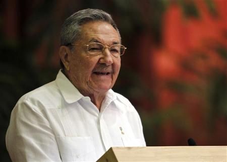 Presidente de Cuba, Raúl Castro, fala em cerimônia do Partido Comunista em Havana, 19 de abril de 2011 | Reuters