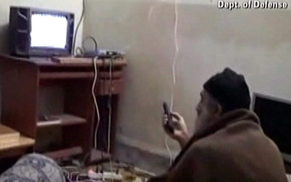 Reprodução de imagem do vídeo com um homem que seria Osama bin Laden, segundo os EUA | Reprodução