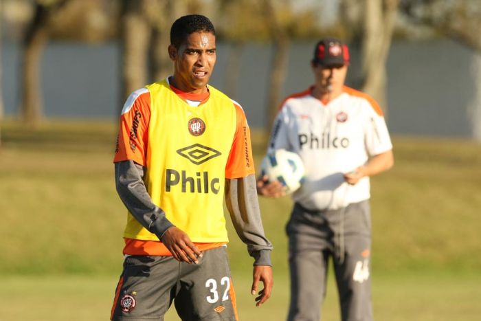 Contra o Figueirense, Cleber Santana não jogará necessariamente como volante | Antonio More / Gazeta do Povo
