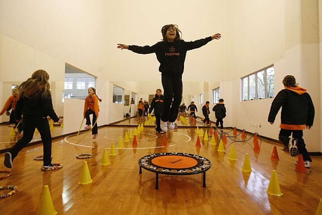 Amanda, de 9 anos, está contando os dias para o início da colônia de férias | 