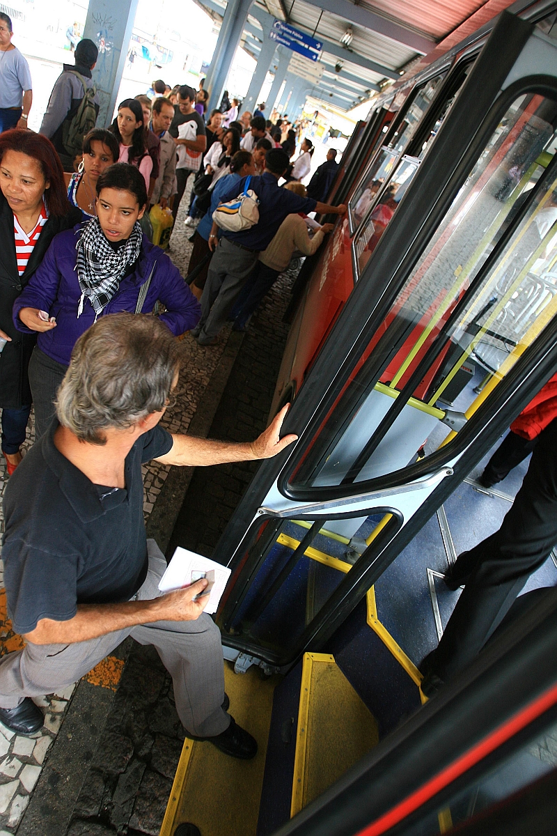 Para especialistas, transporte coletivo em Curitiba sofre com a queda na qualidade e a rede é mal distribuída na cidade | Ivonaldo Alexandre/ Gazeta do Povo