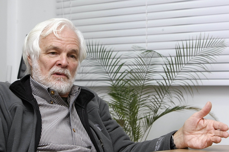 Gastamos o mesmo que países com sistemas educativos muito melhores do que o nosso. Só que exageramos nos gastos públicos com o superior e gastamos de menos na educação básica.
Cláudio de Moura Castro, Ph.D. em Economia, mestre em Educação e autor de mais de 35 livros | Valterci Santos/Gazeta do Povo