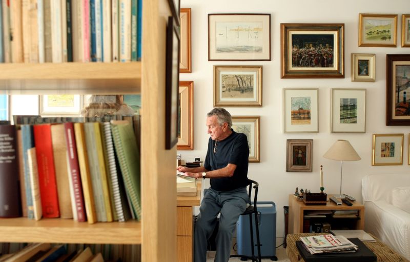 Karlos Rischbieter em seu escritório repleto de arte | Daniel Castellano/Gazeta do Povo