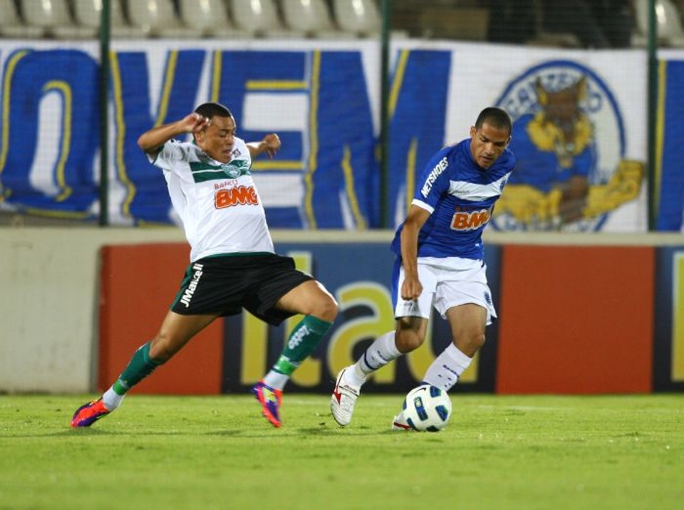 Léo Gago jogou bem o primeiro tempo, mas depois caiu de produção contra o Cruzeiro | Emmanuel Pinheiro / Jornal Hoje em Dia