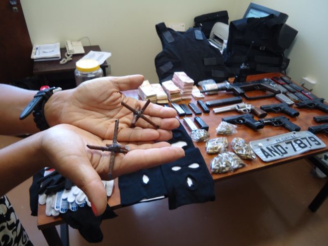 Televisores são, segundo a polícia, produto de roubos cometidos pela quadrilha |