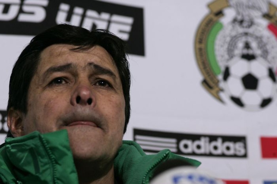 O técnico do México, Luis Fernando Tena, afastou oito jogadores da Copa América por "quebra das regras de conduta" | Martin Acosta/Reuters