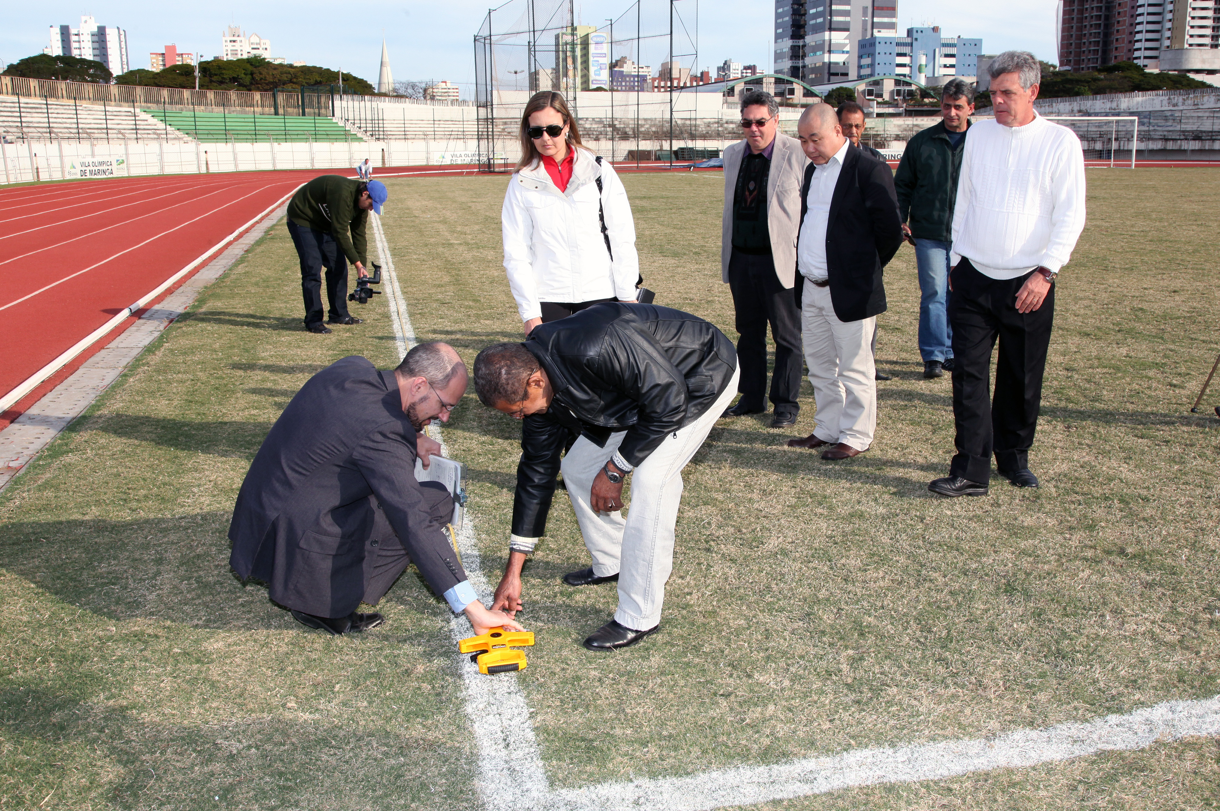 Técnico da Fifa realizou as medidas dos espaços esportivos e avaliou a estrutura dos vestiários, sanitários, cabines de imprensa, arquibancadas e outros itens | Divulgação - Assessoria PMM