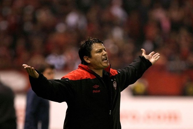 Desce: Adílson Batista | 