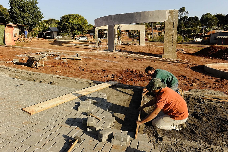 As obras de Mandaguaçu, no Noroeste do Paraná, são acompanhadas por apenas um engenheiro | Fábio Dias/ Gazeta do Povo