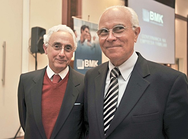 Mais de 200 empresários se reuniram no hotel Four Points Sheraton, terça-feira, para ouvir a trajetória da Paraná Equipamentos e outros cases de sucessão em empresas familiares. Rogério Borio (à direita), filho do fundador da empresa, falou sobre os três anos em que vem preparando a sucessão, a pedido do consultor Fernando Mitri, da BMK Governança & Gestão |