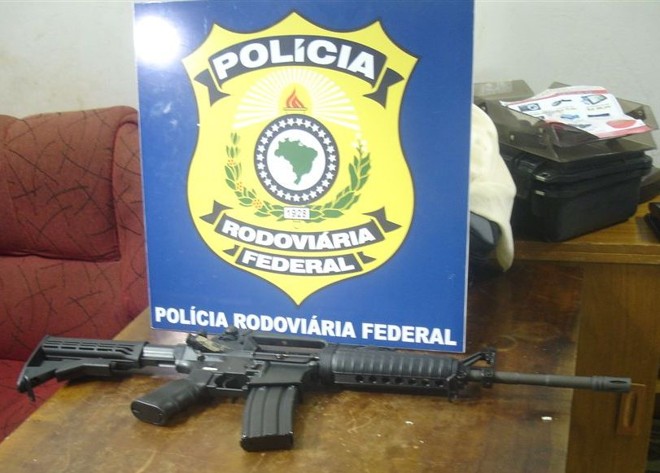 Fuzil calibre 556 é de uso restrito estava sendo trazido do Paraguai | 