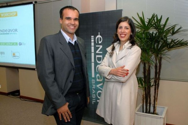 Leonardo Frade, gerente regional da Endeavor, e Melissa Alves Werneck, diretora de gente e qualidade da América Latina Logística, participaram do workshop no Cietep sobre Remuneração Variável, na semana que passou, quando se debateu a prática de remunerar funcionários por produção | 