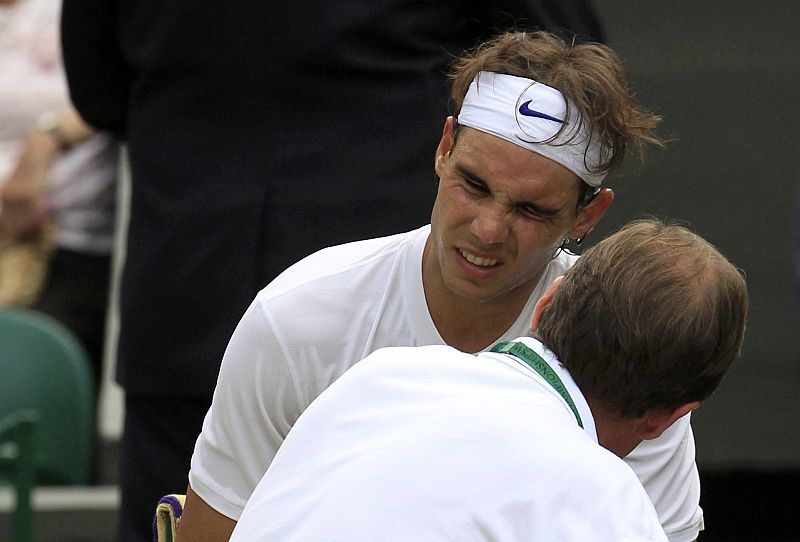 Nadal recebe atendimento na partida contra del Potro: número 1 do mundo está liberado para seguir adiante em Wimbledon | Suzanne Plunkett / Reuters