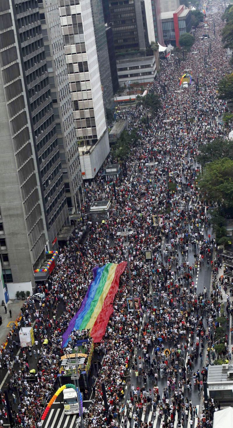 Evento contra homofobia também atraiu punks, skinheads e religiosos | Nacho Doce/Reuters