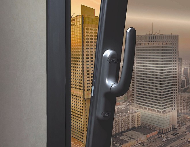 Janela modelo abre-e-tomba, da Fise, custa R$ 250, em média, para uma janela de uma folha | 