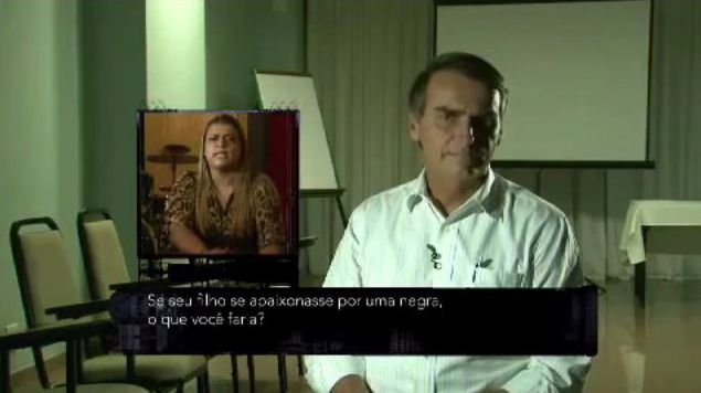 Cena do programa CQC, em que o deputado federal Jair Bolsonaro diz à cantora Preta Gil que o relacionamento com mulher negra é promiscuidade | Reprodução Band TV