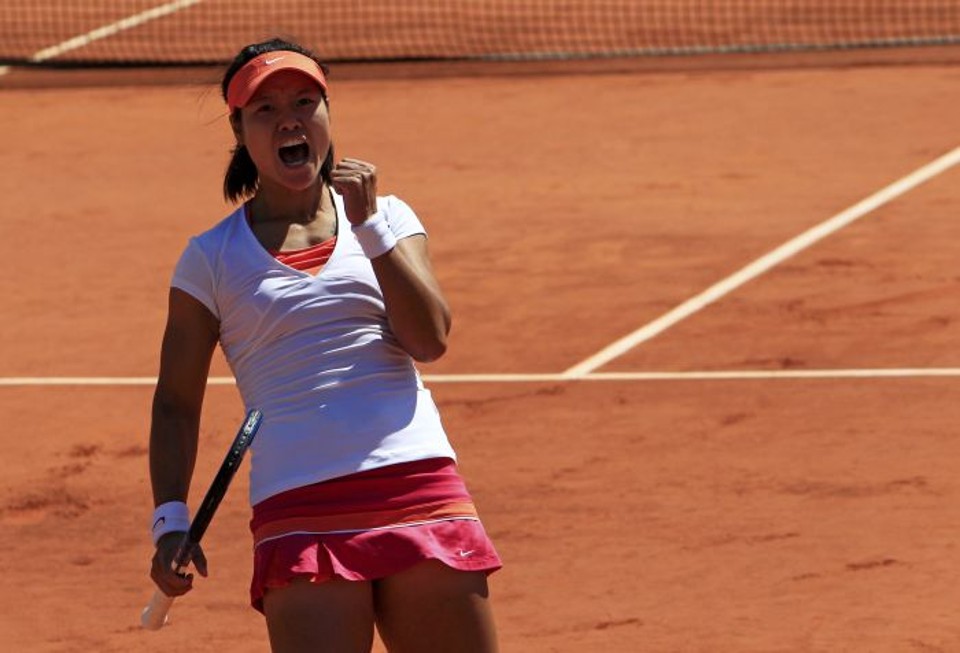 Após passar por Sharapova, Na Li enfrenta a italiana Francesca Schiavone na final de Roland Garros | Radu Sigheti  / Reuters