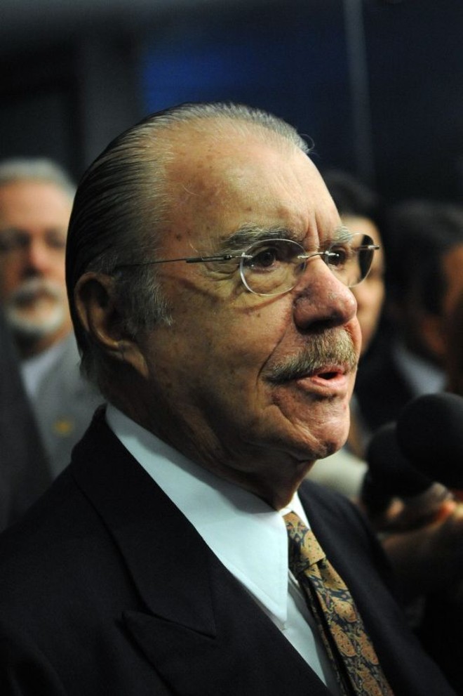 José Sarney: contra o sigilo. Mas depende de qual. |