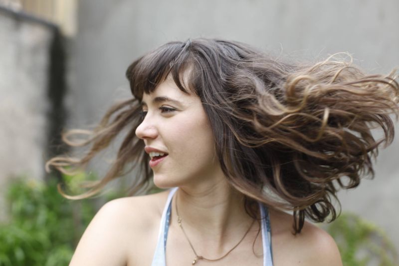 Tiê: voz suave e canções meigas do disco A Coruja e o Coração embalam o Dia dos Namorados no Teatro Paiol | Daryan Dornelles/Divulgação