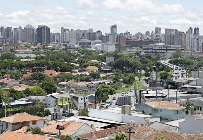 Vista de imóveis de Curitiba: parcela mínima do IPTU será de R$ 50 |