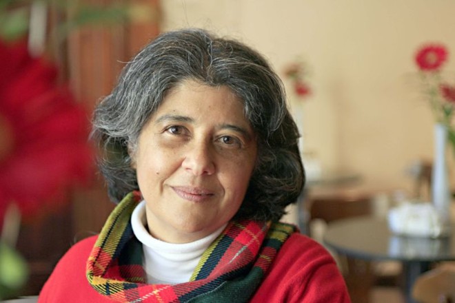 A autora do livro, Elizabeth Amorim de Castro, no café do Paço Municipal | 