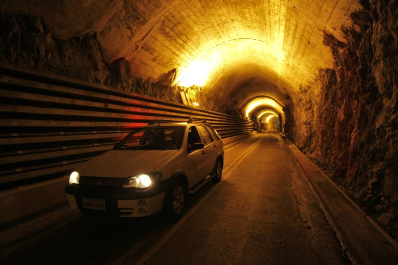 Tubulação leva agua da represa do Capivari até as turbinas, construídas no subterrâneo da Serra do Mar | Daniel Castellano / Gazeta do Povo