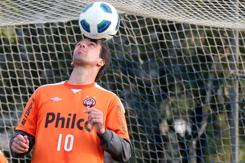 Aos 36 anos e um início de temporada desgastante, o meio-campista Paulo Baier terá tratamento especial durante este Nacional | Walter Alves/ Gazeta do Povo