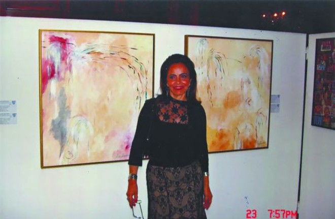 SALÃO GRACIOSA DE ARTES PLÁSTICAS: Antonia Rocha Loures recebendo elogios pela sua obra 