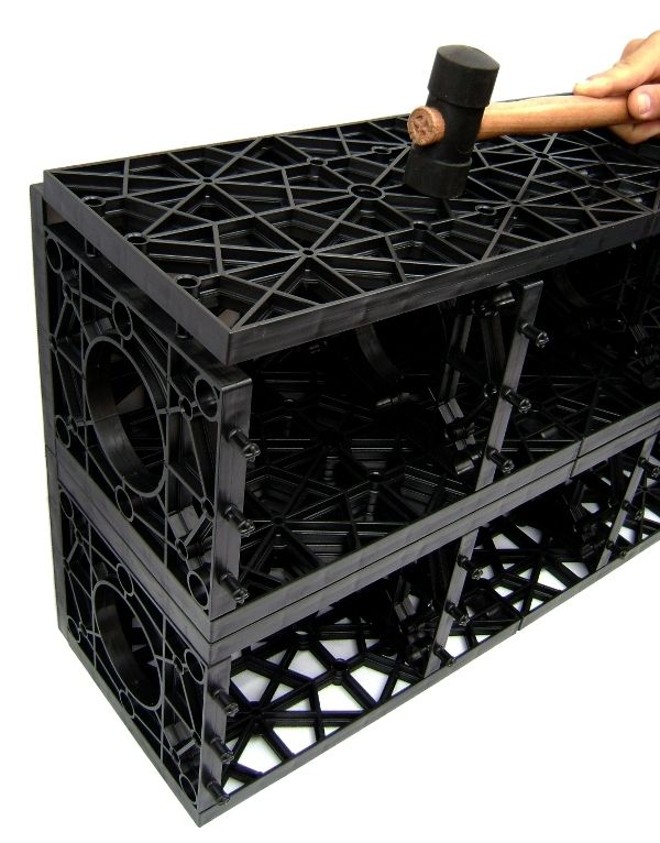 Sistema criado pela ThermoGreen é feito de cubos de plástico que se encaixam |