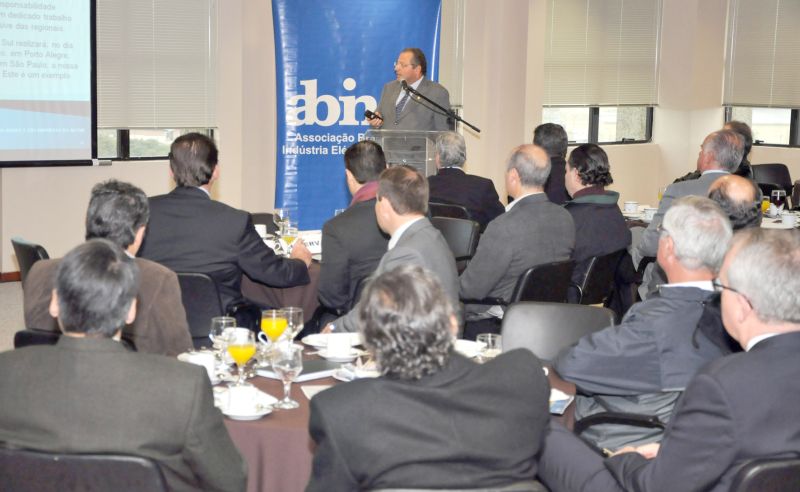 Barbato, presidente da Abinee, defende que empresários continuem pressionando por redução dos impostos | Divulgação