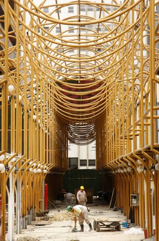 Obras de revitalização da rua começaram em junho de 2010... | 