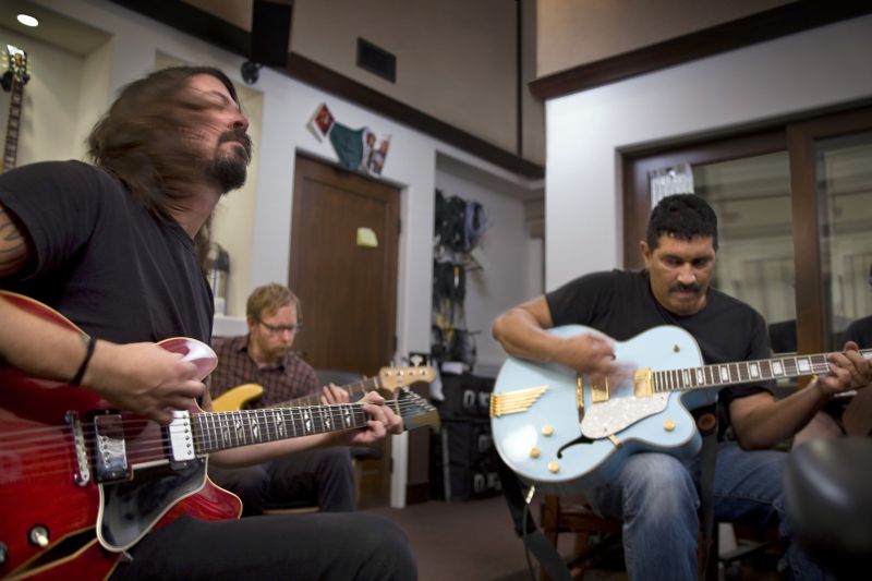 Gravações do mais recente disco do Foo Fighters, Wasting Light, estão entre os pontos altos do longa-metragem que será exibido somente hoje e amanhã | Divulgação