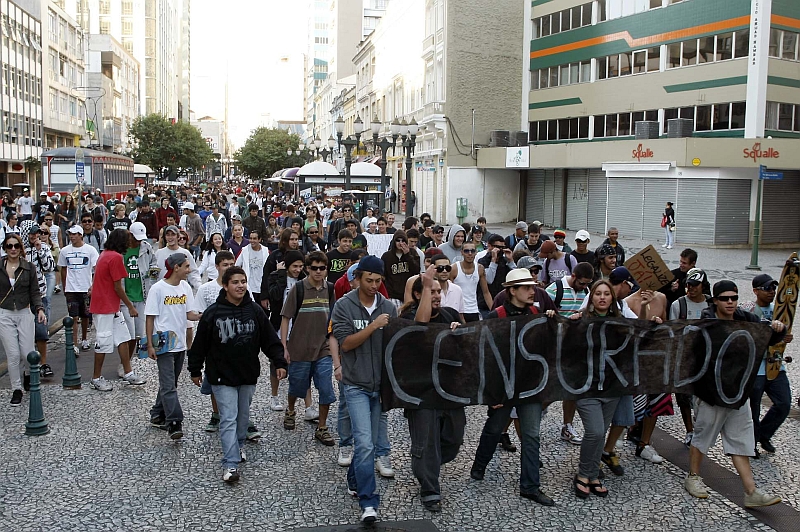 Em maio, 200 pessoas protestaram pela liberdade de expressão em Curitiba, após a proibição da Marcha da Maconha | Walter Alves/ Gazeta do Povo