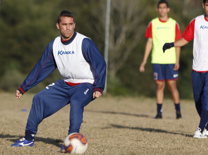 Júnior Urso, um dos três volantes escalados por Roberto Fonseca | Walter Alves / Gazeta do Povo