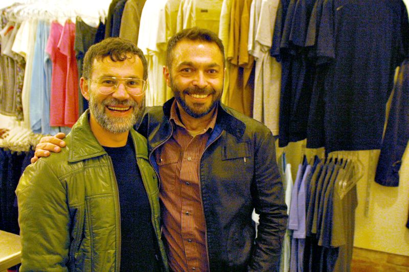 O ator Ranieri Gonzalez veio a Curitiba prestigiar o amigo Roberto Arad, da grife Arad Tailored Jeans, no sábado, primeiro dia do evento Vicentina, realizado por lojistas e promotores culturais na Rua Vicente Machado | Alexandre Cardinal