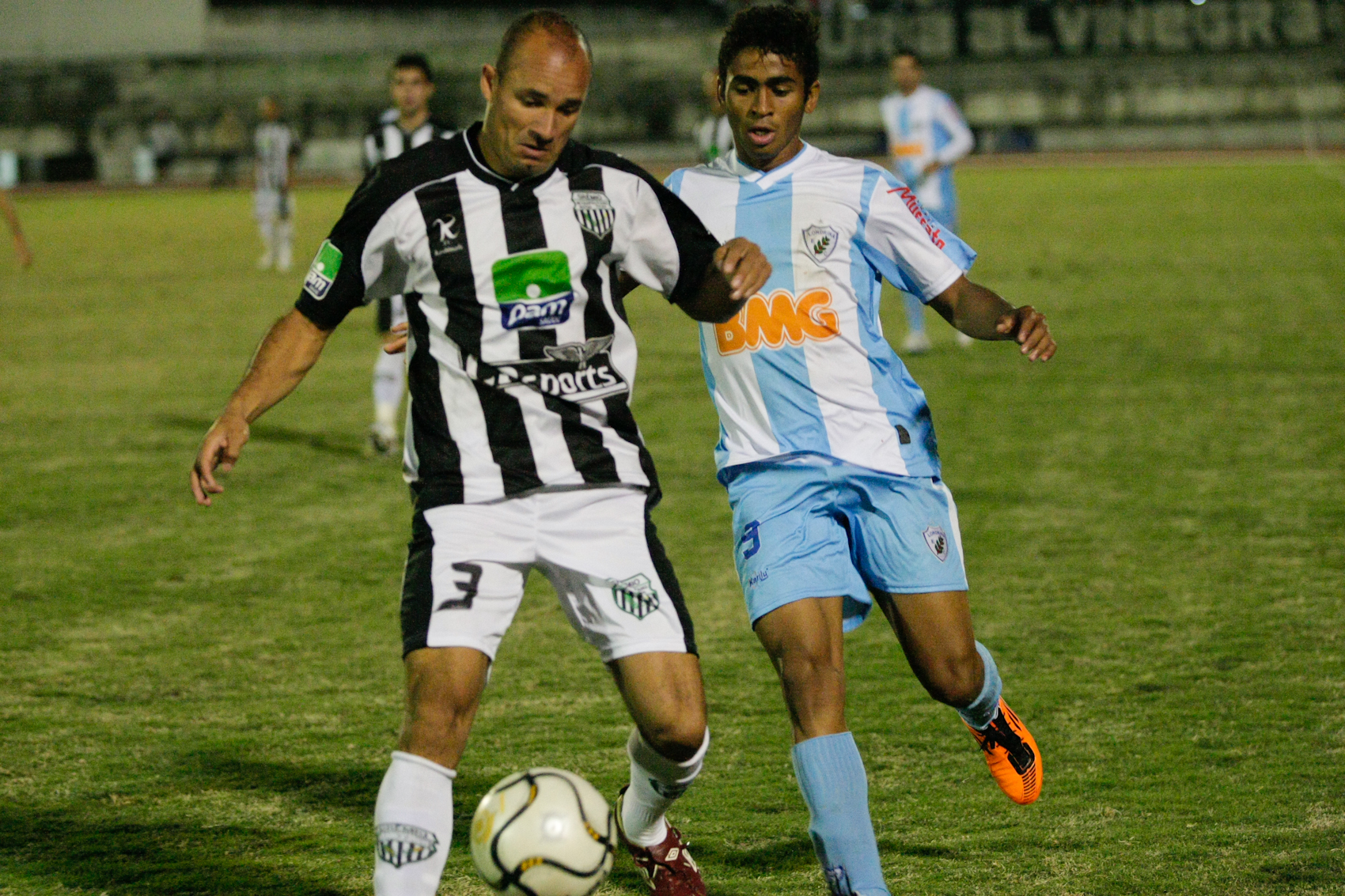 O jogo foi muito disputado, com o Grêmio abrindo vantagem, permitindo o empate e vencendo no 2º tempo | Bulla Jr./Gazeta Maringá