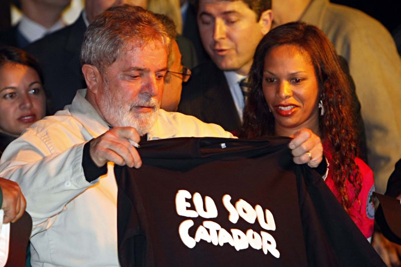 Lula discursa para catadores de materiais recicláveis no Centro Cultural Calamengau | Albari Rosa/Agência de Notícias Gazeta do Povo