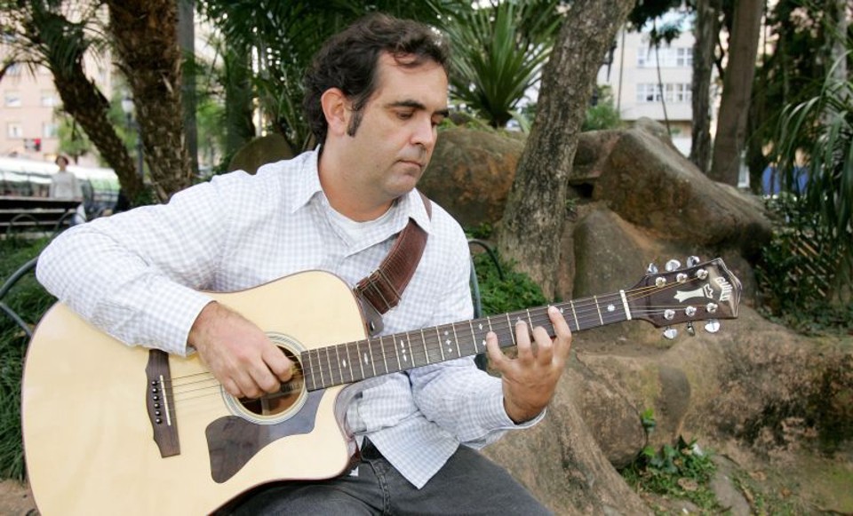 Caio Marques é multitalentoso e transita por vários gêneros musicais | Antonio More/ Gazeta do Povo