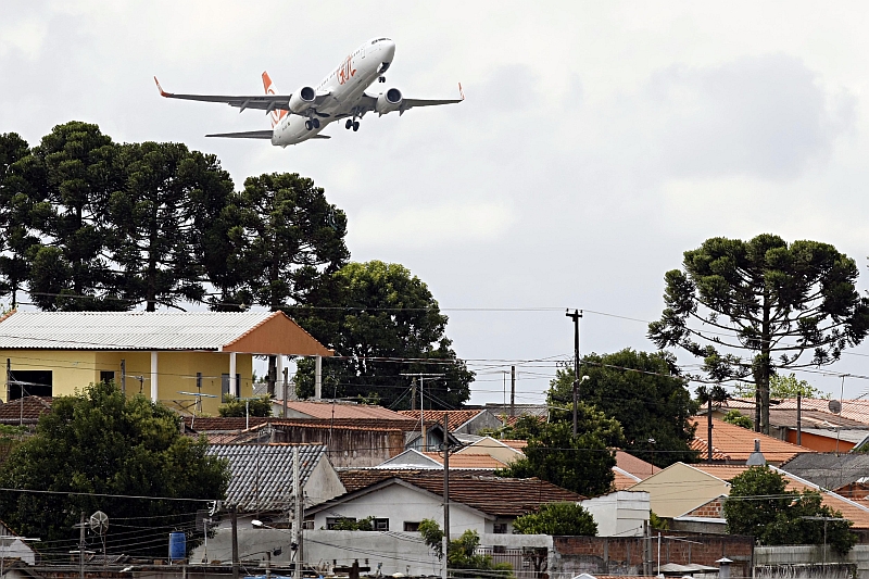 Área de pouso nas imediações do Aeroporto Afonso Pena, na região de Curitiba: uso de laser verde contra aeronaves acontecem quando o avião está pousando ou logo após a decolagem | Albari Rosa/Gazeta do Povo
