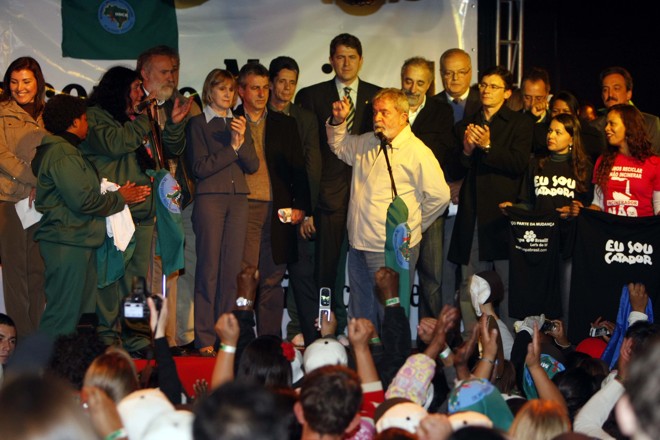 Entre lideranças do PT, Lula realizou discurso para catadoras de material reciclável |