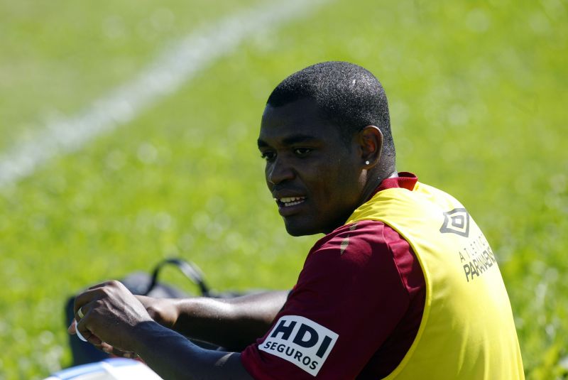 Alan Bahia defenderá o Goiás até fim do campeonato goiano de 2012 | Daniel Derevecki / AGP / Agência de Notícias Gazeta do Povo