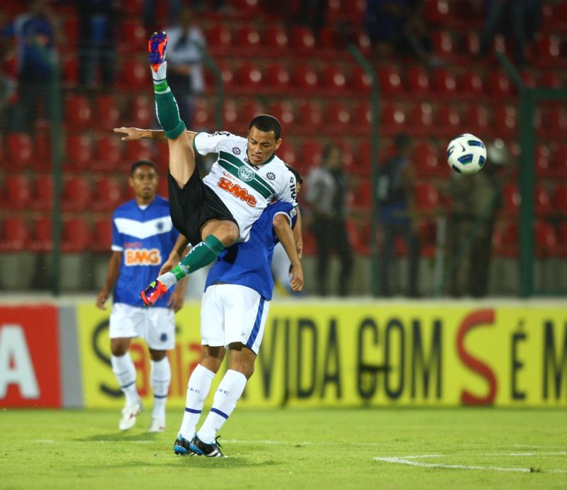 Em má fase, o volante Léo Gago corre o risco de perder a condição de titular já na próxima rodada, quando o Coxa encara o Ceará | Emmanuel Pinheiro/Hoje em Dia