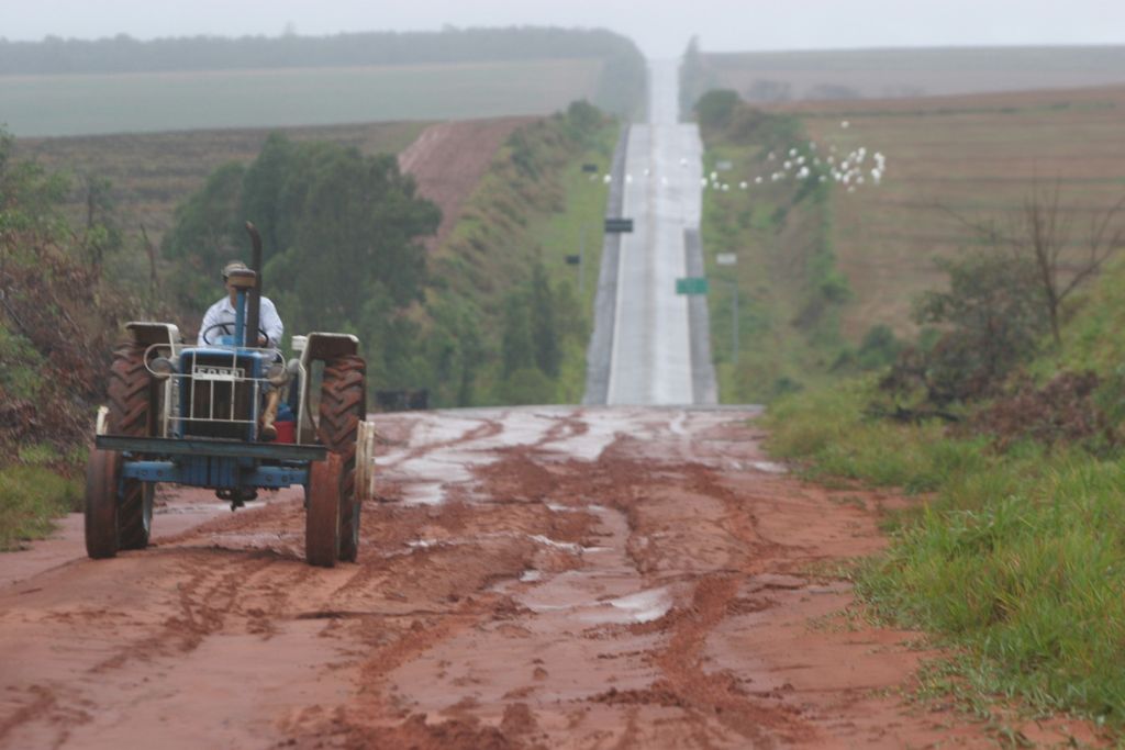 Vista da Estrada da Boiadeira. Atualmente, somente 25 quilômetros entre Campo Mourão e Nova Brasília (em Araruna), estão prontos | Arquivo/Gazeta do Povo