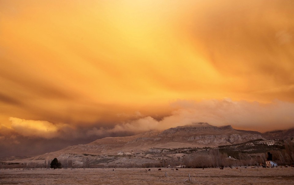 Atividade do vulcão é vista a partir de San Martín de Los Andes, na Patagônia Argentina | Reuters