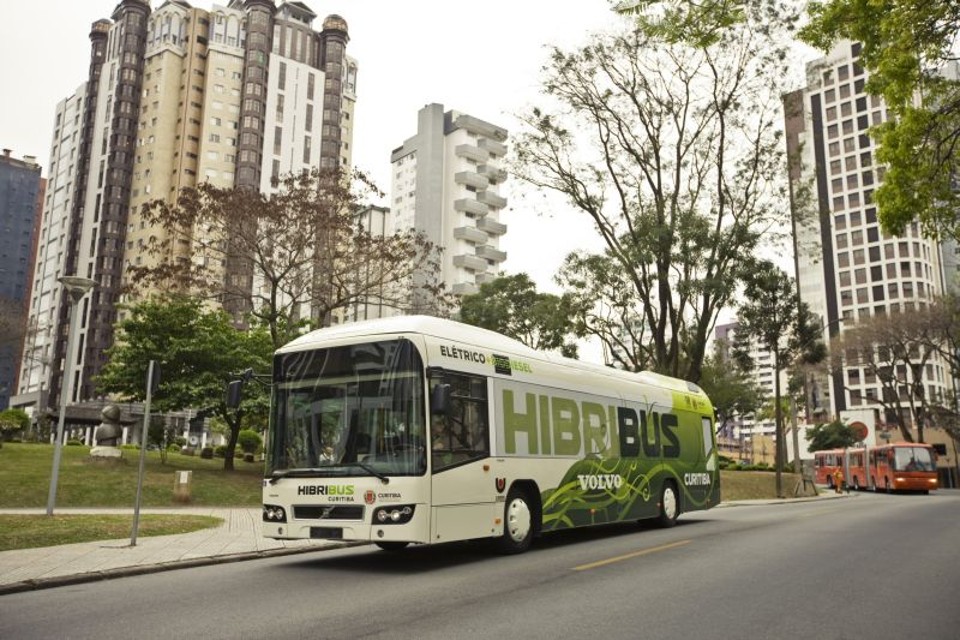 Novos veículos devem começar a circular em Curitiba em 2012 | Divulgação/Volvo do Brasil