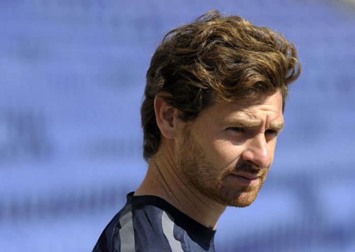 Diretoria do Chelsea considera André Villas-Boas o candidato excelente ao cargo de treinador | MIGUEL RIOPA / AFP