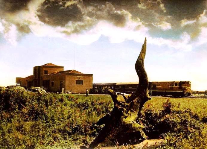 Outro ângulo da Estação Ferroviária. Foto da década de 1960. |