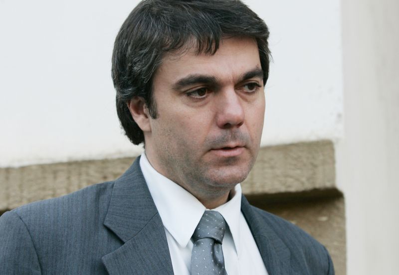 "Moradores relataram que um motociclista foi visto em atitude suspeita a cerca de três quilômetros do local e que, meia hora após a ocorrência, um carro foi visto trafegando em alta velocidade em sentido contrário ao que vinha o carro do deputado." Wagner Holtz Merege Filho, delegado de União da Vitória | Henry Milleo/ Gazeta do Povo