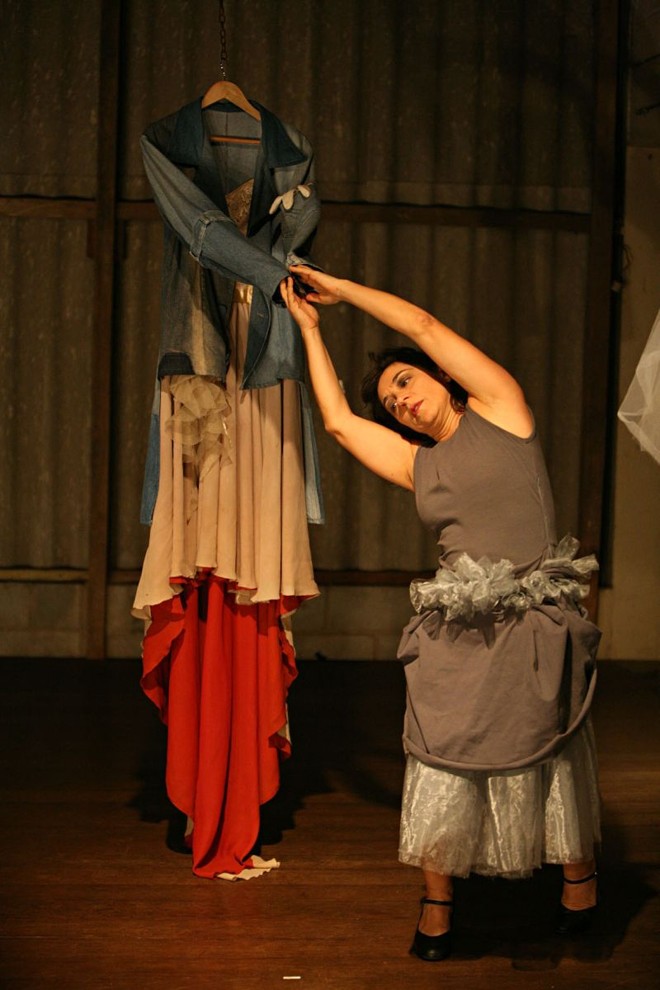 BarbAzul: conto centenário em versão mais séria, que mistura teatro, dança e teatro |