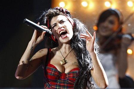 Cantora britânica Amy Winehouse faz show em Londres, Grã-Bretanha, em fevereiro de 2008 | REUTERS/Alessia Pierdomenico/Arquivo